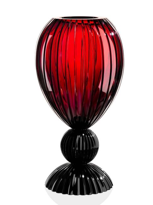 red vase