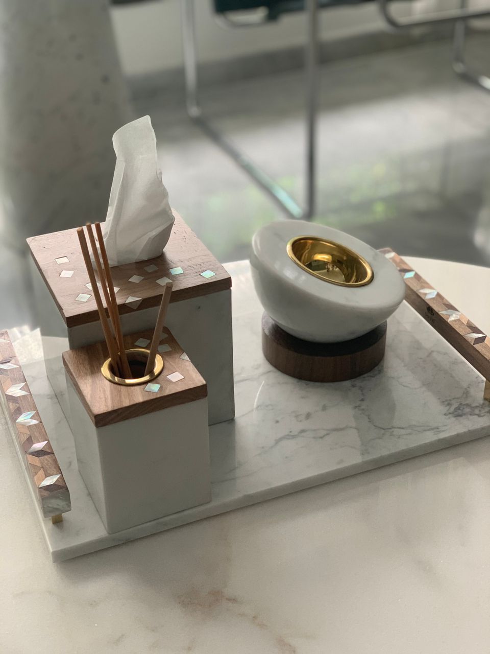 Marble diffuser box with wood cover