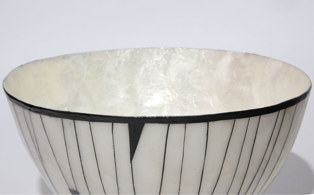 Graphic White and Black Mother-of-Pearl  salad bowls - Medium